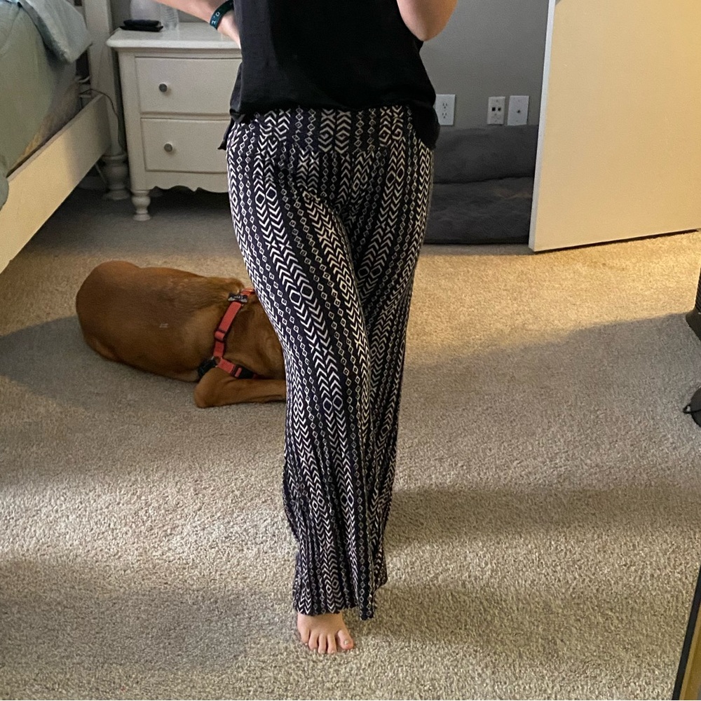 B&W yoga pants